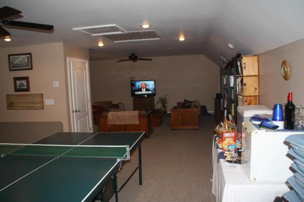 A Mighty Oak B&B Pilot Mountain Экстерьер фото